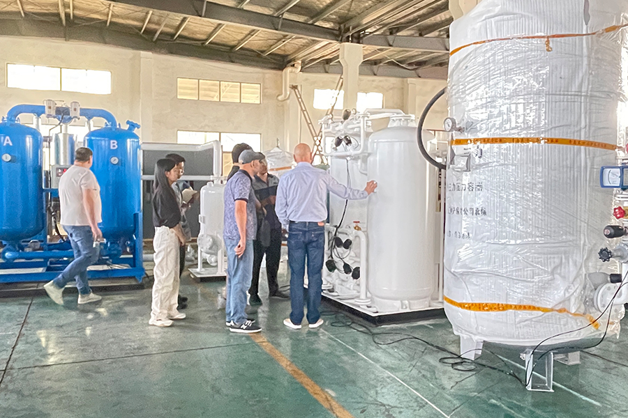 Les clients russes visitent notre usine pour évaluer l'excellente qualité du générateur d'azote